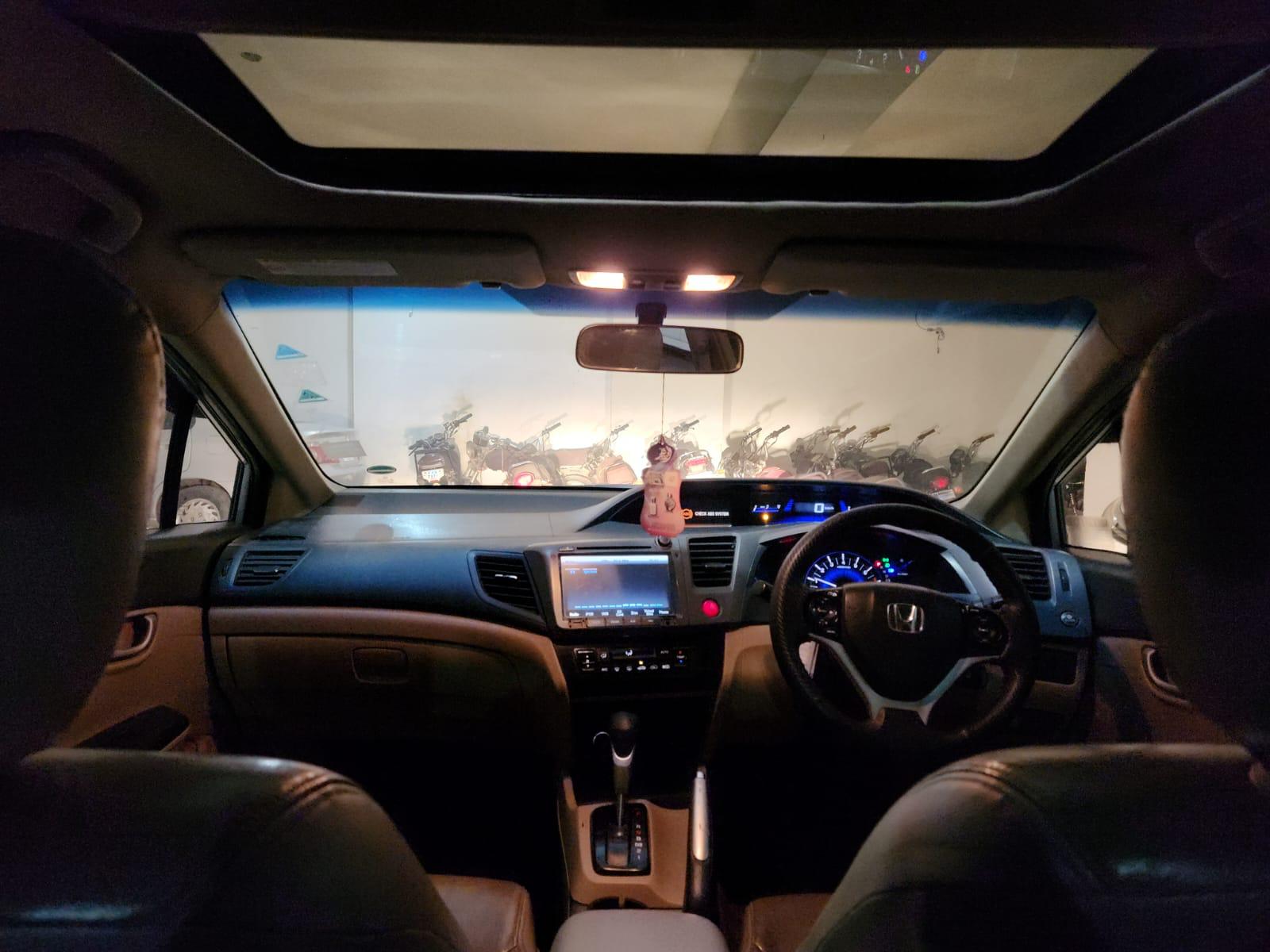 
								Honda: Civic Triborn full									