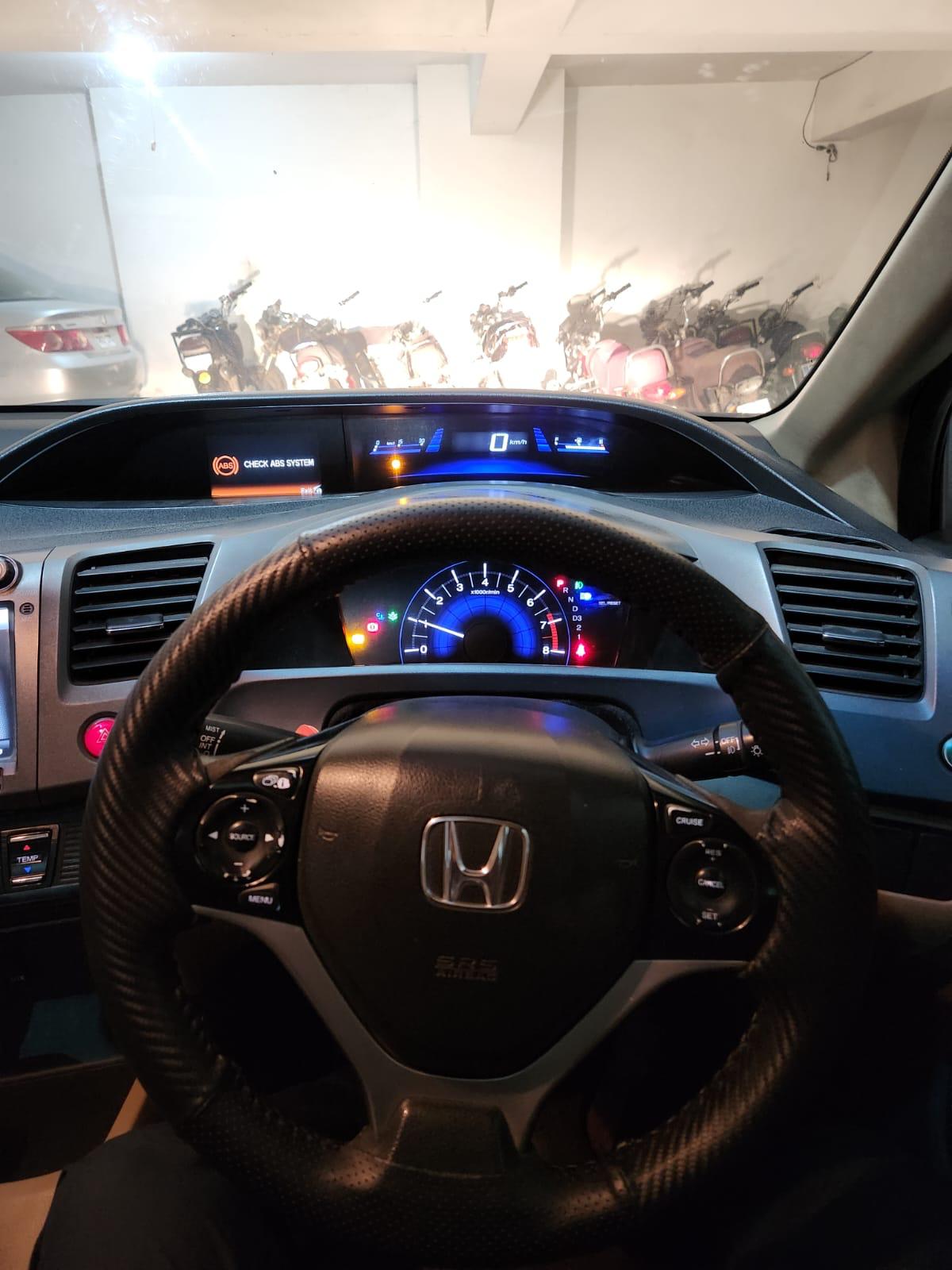 
								Honda: Civic Triborn full									