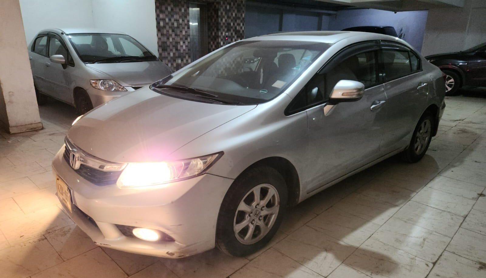 
								Honda: Civic Triborn full									