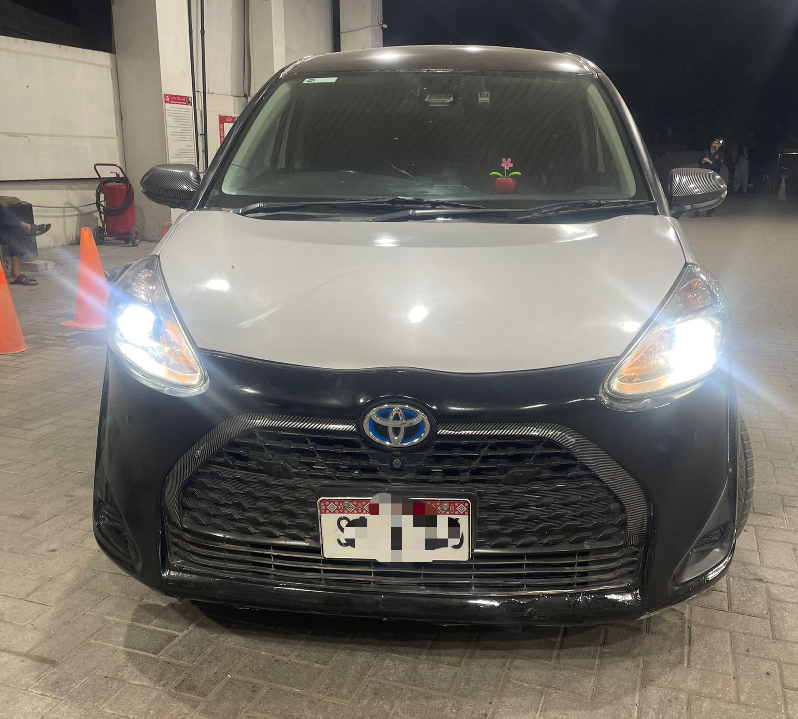 
								Toyota: Sienta Hybrid full									